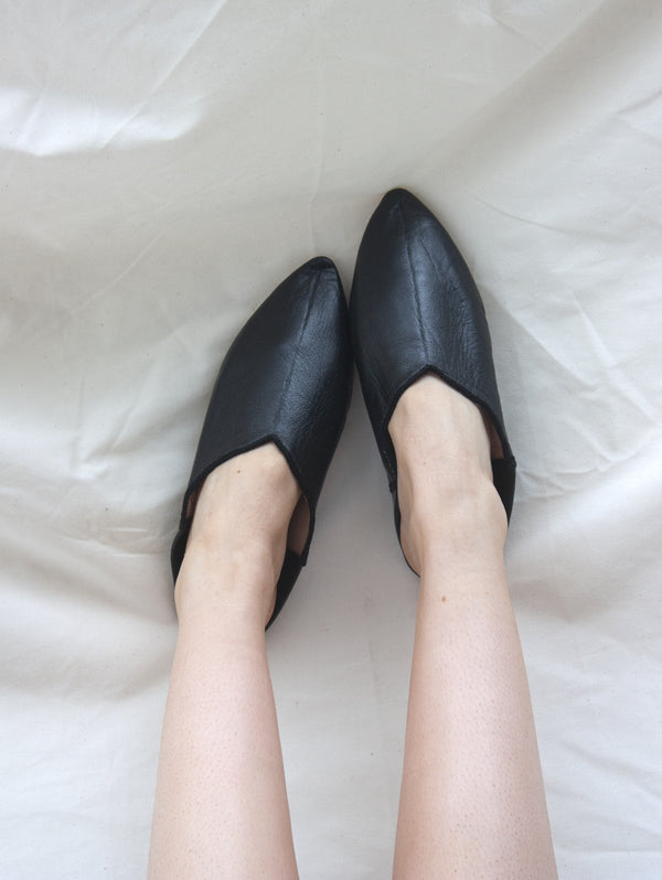 Moroccan Plain Pointed Babouche Slippers, Black - Bohemia Design