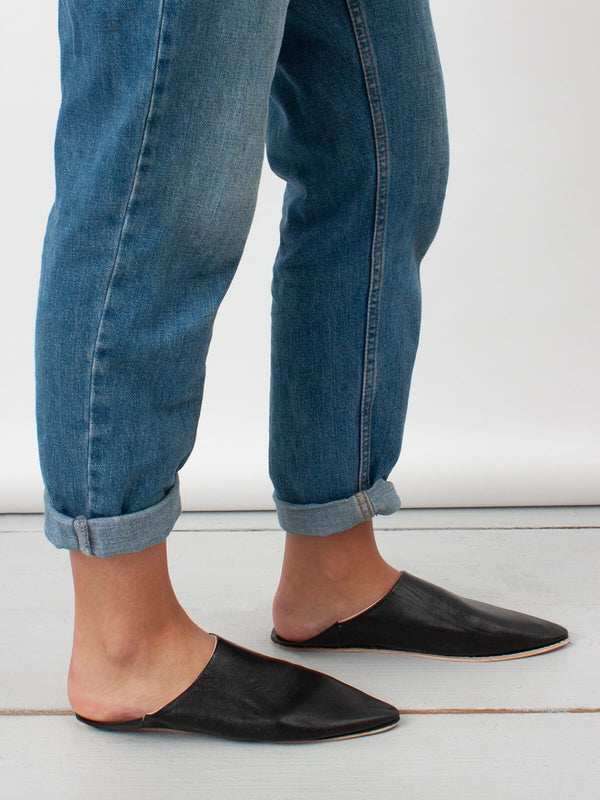 Moroccan Classic Pointed Babouche Slippers, Black - Bohemia Design